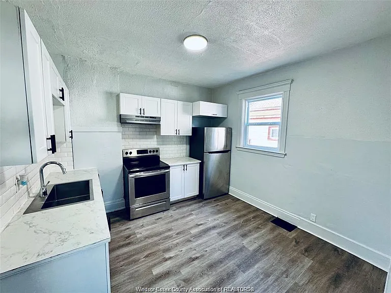 531 Langlois Ave — Photo 12