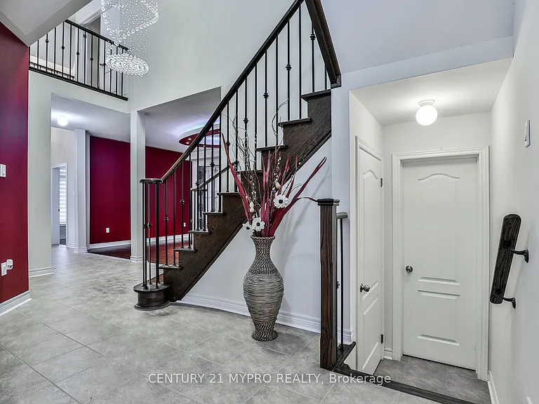 431 Woodspring Ave E — Photo 10