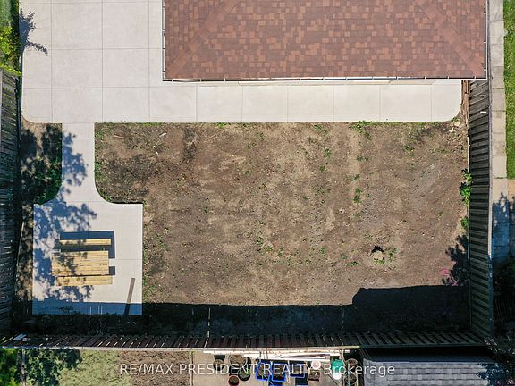 4th image of 233 Rutherford Rd N