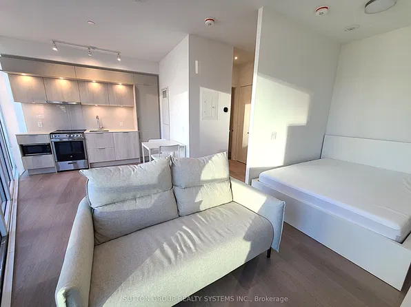 448 Burnhamthorpe Rd W, Mississauga, ON