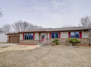 1006 Eric Ln, Waunakee, WI 53597
