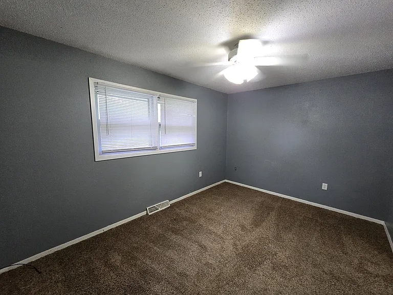 1407 Robin Rd — Photo 7