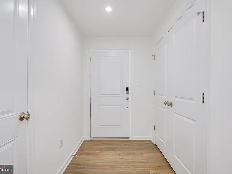 519 Fontana Cir — Photo 8