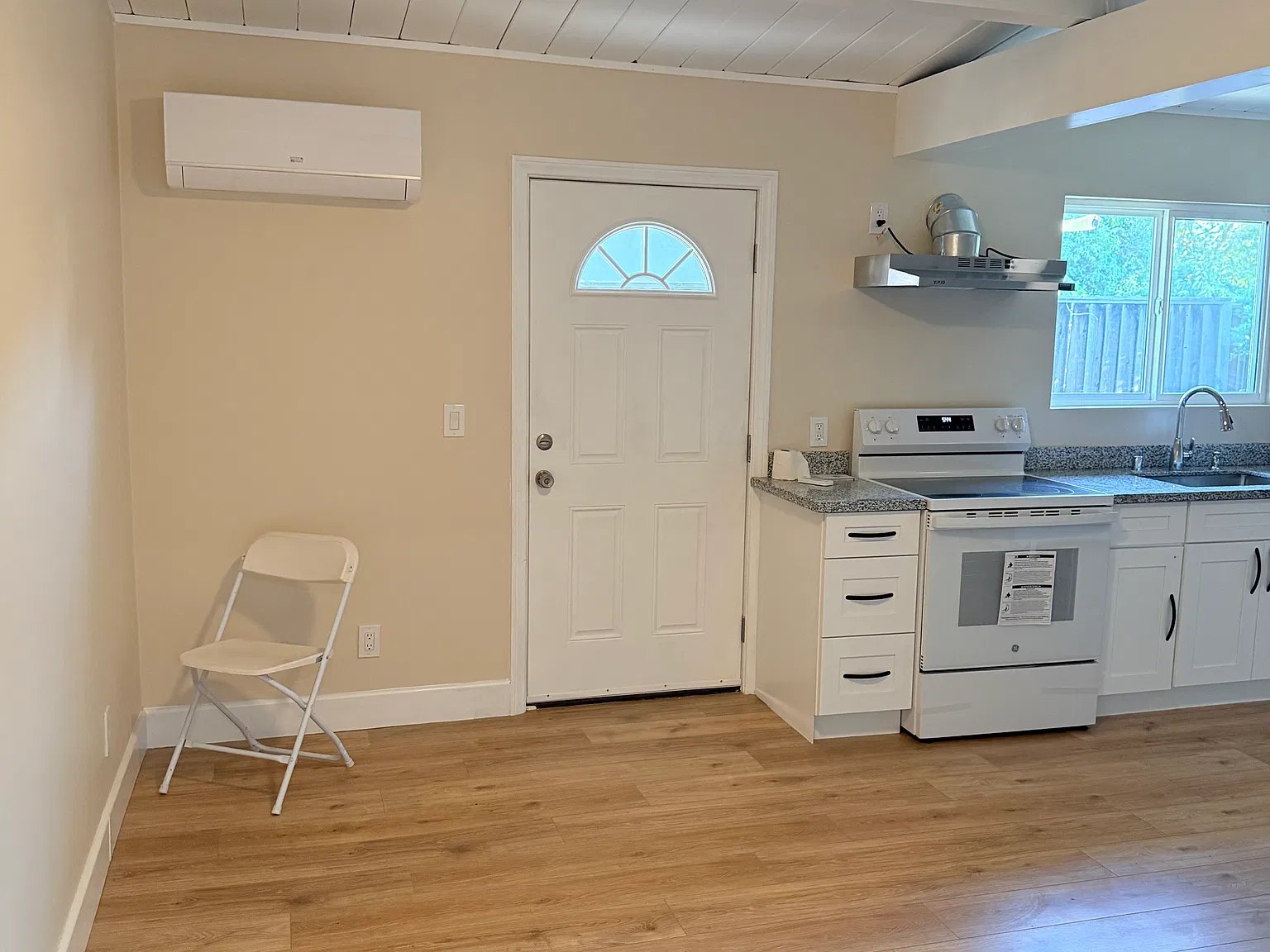 1 bed, 750 sqft, $2,500 — Photo 3
