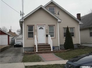 13525 243rd St, Rosedale, NY 11422