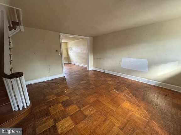 5th image of 149 Blackburn Ave