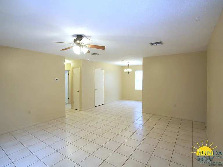 1112 Green Tree Ct — Photo 2