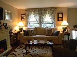 9 Pippin Ln, Hamburg, NJ 07419