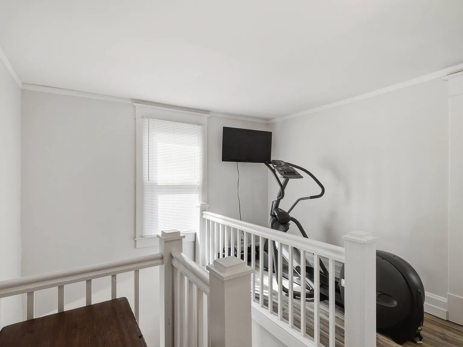 3 bed, 2400 sqft, $2,500 — Photo 2