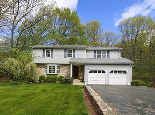 66 Ponuncamo Rd, Fairfield, CT 06825