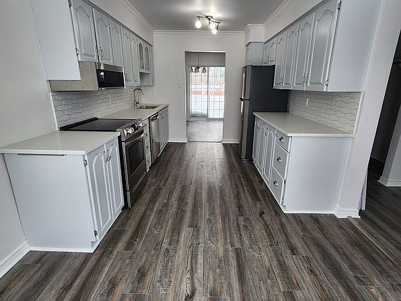 4th image of 3372 Uplands Dr #1