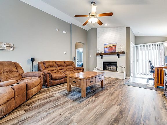 5th image of 12133 Walden Wood Dr