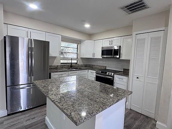 4th image of 310 Panama Cir