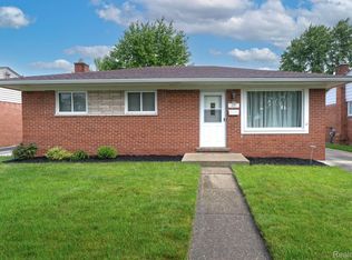 15789 Flanagan St, Roseville, MI 48066