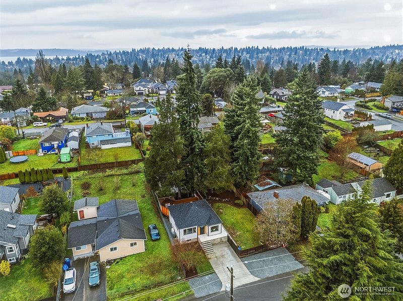 4th image of 10731 18th Avenue SW