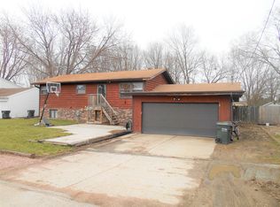6 Penrose Dr, Mccook Lake, SD 57049