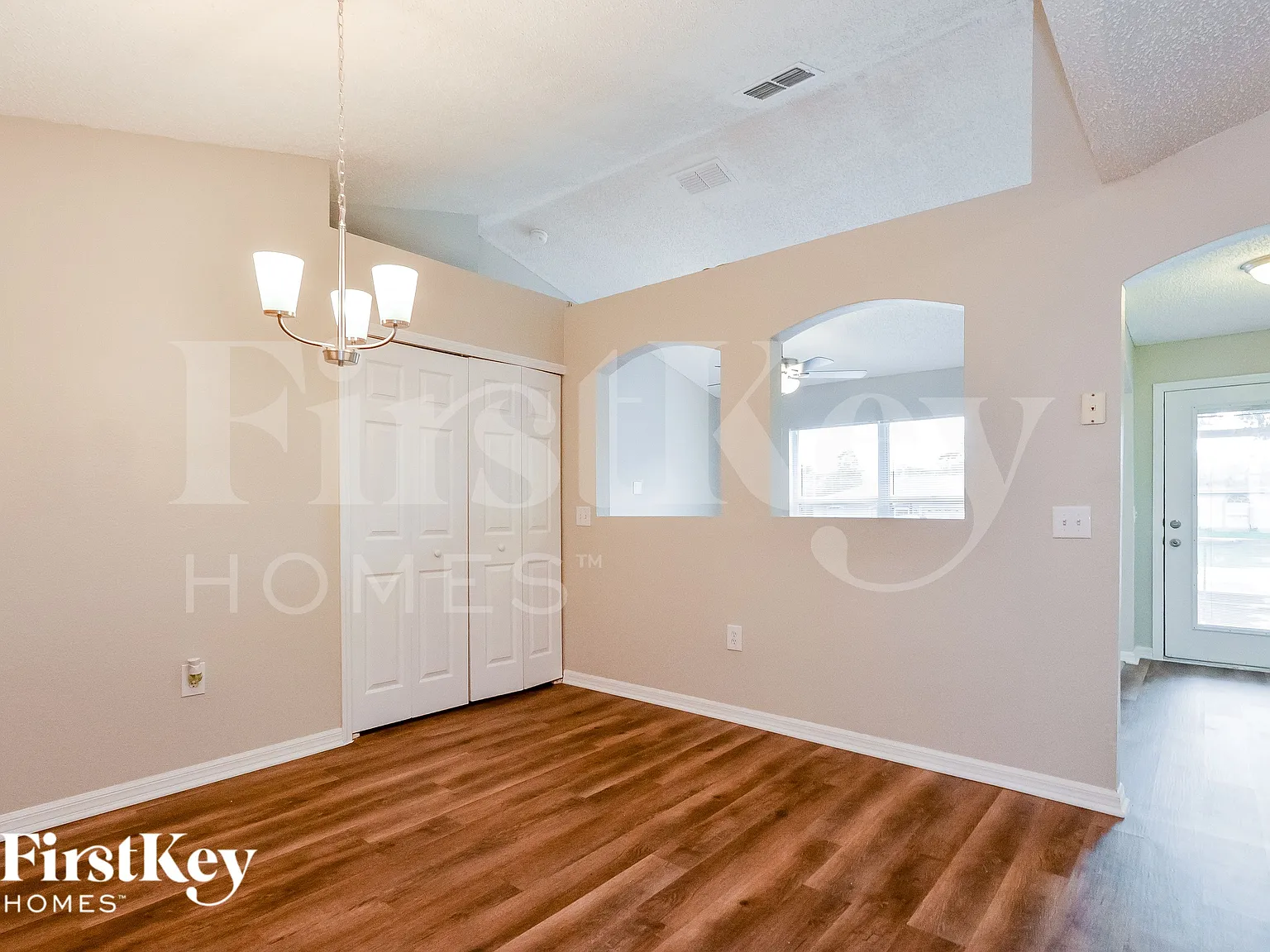 3 bed, 2.0 bath, 1438 sqft, $2,330 — Photo 3