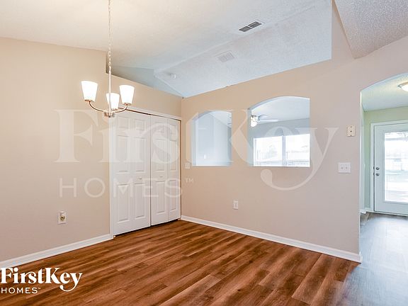 3rd image of 3075 Blaine Cir