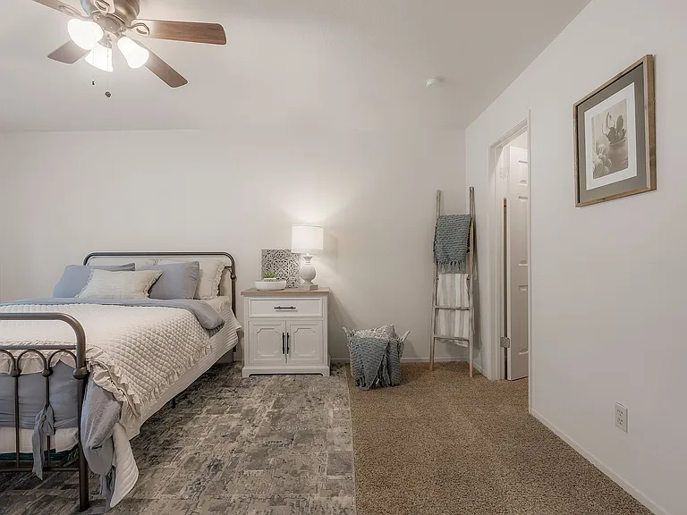 Oak Meadow Apartments — Photo 40