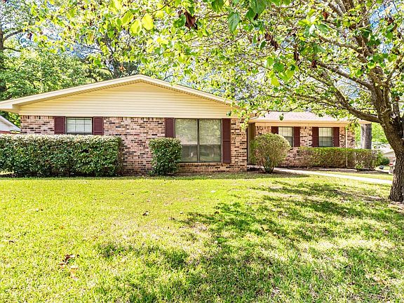 3rd image of 1222 Crestwood Dr