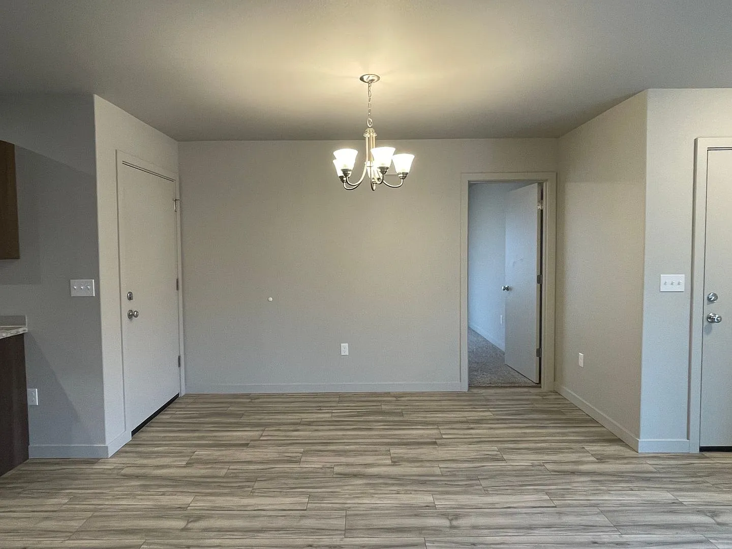 Beautiful 3 Bedroom Modern Duplex coming available soon! — Photo 4