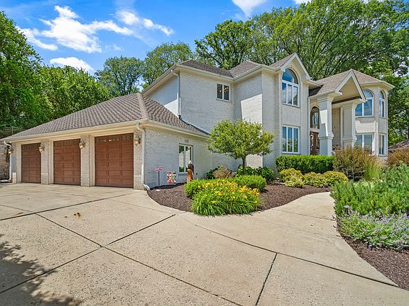 3rd image of 12123 Graceland Ct