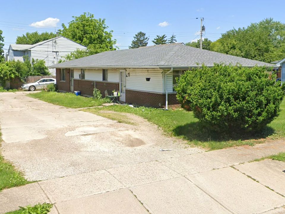 1st image of 437 Forest St #437