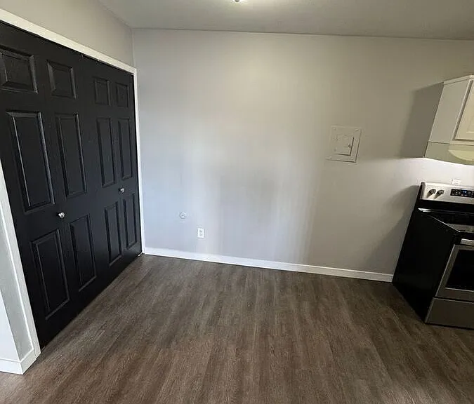 5680 Pardee Rd #5 — Photo 4