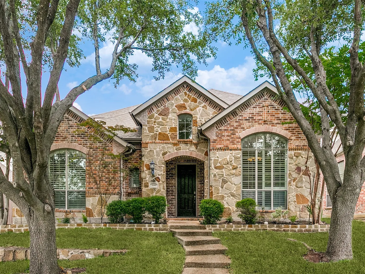 4 bed, 3.5 bath, 3272 sqft, $3,600 — Photo 1
