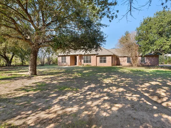 417 W Morgan St, Franklin, TX 77856