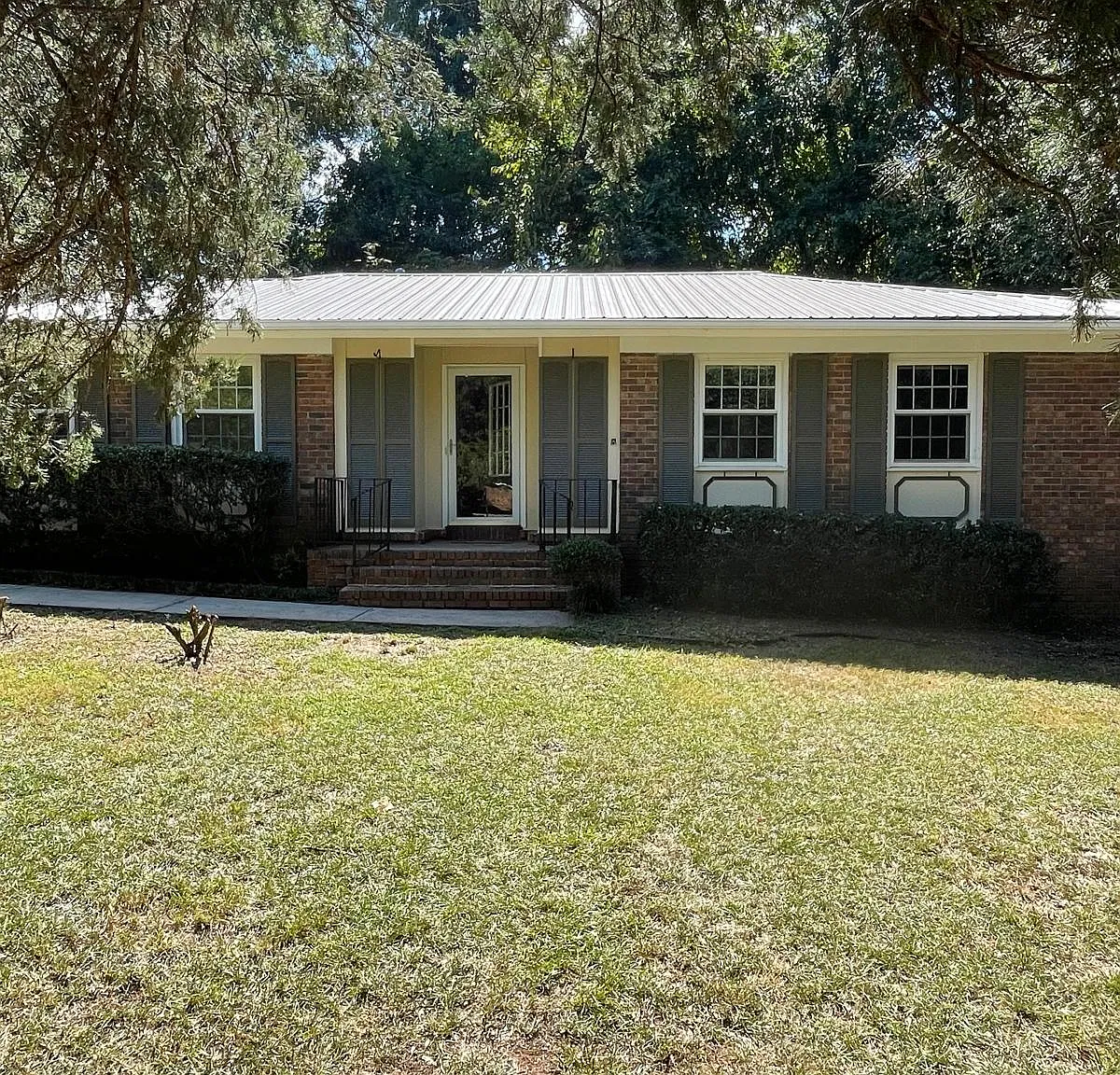 3 bed, 1464 sqft, $1,900 — Photo 1