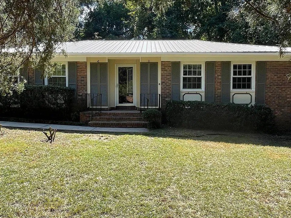 100 Brentwood Dr