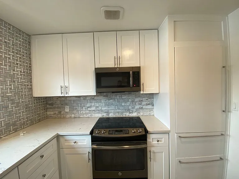 1 and 2 Bedrooms Great Location with Community Pool and Onsite Laundry! 1/2 of Mile from U of A — Photo 65