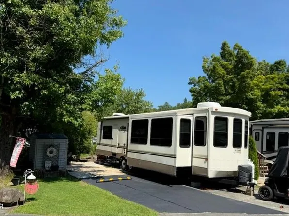 4229 E Pkwy #165-lot 165, Gatlinburg, TN 37738