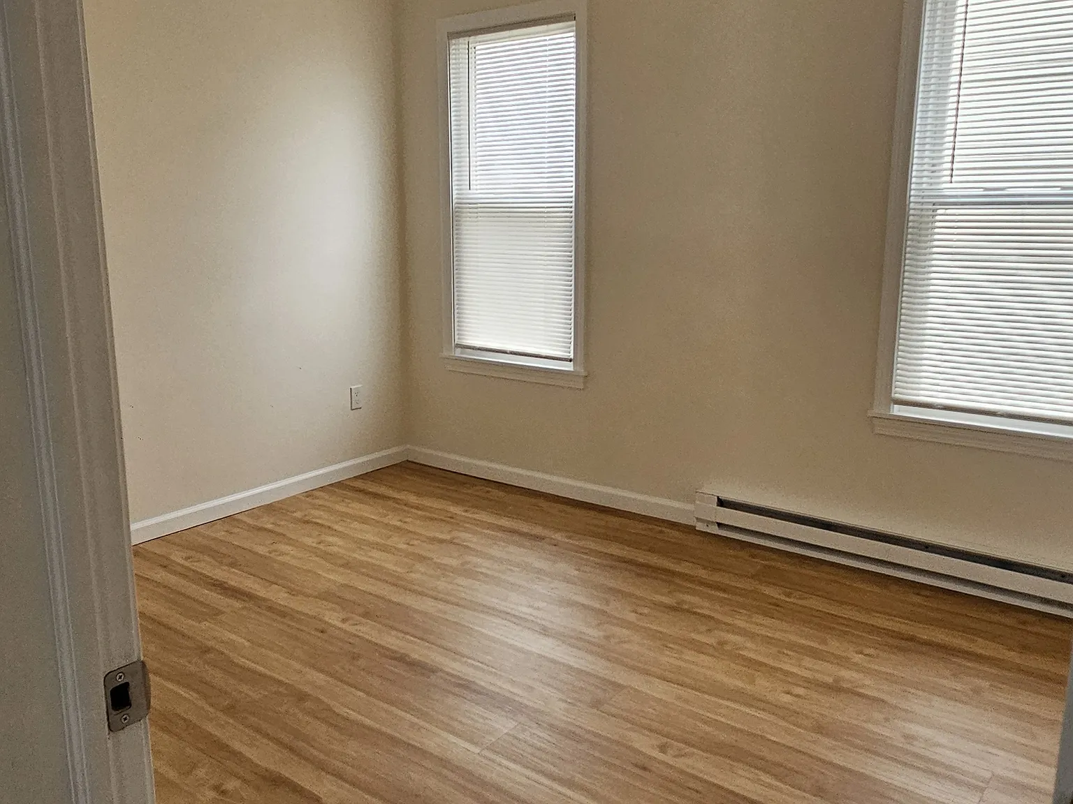 2 bed, 950 sqft, $1,900 — Photo 4