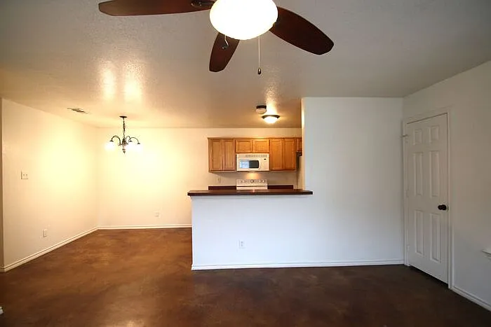3 bed, 2.0 bath, 1100 sqft, $1,650 — Photo 3