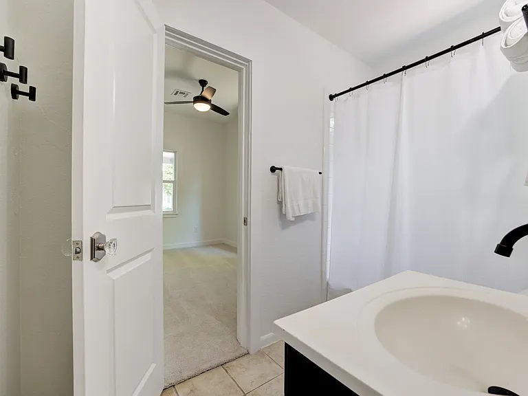 311 S Flood Ave — Photo 28