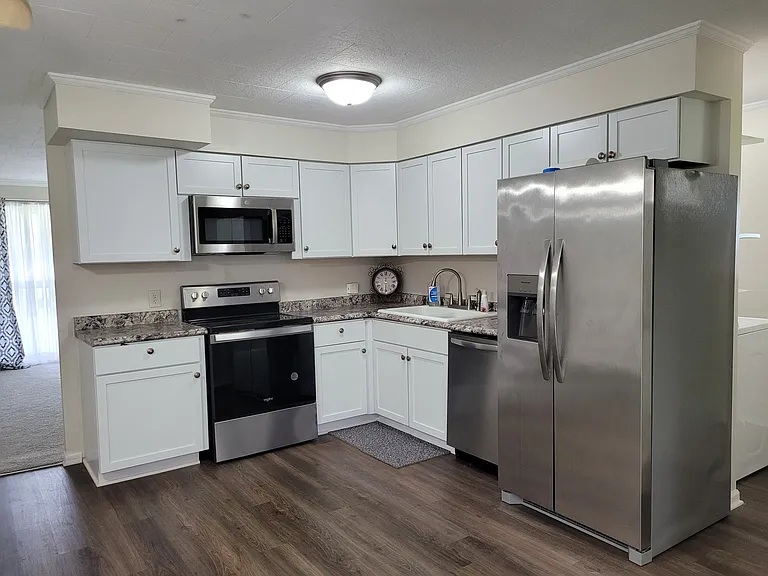 920 Princeton Dr — Photo 11