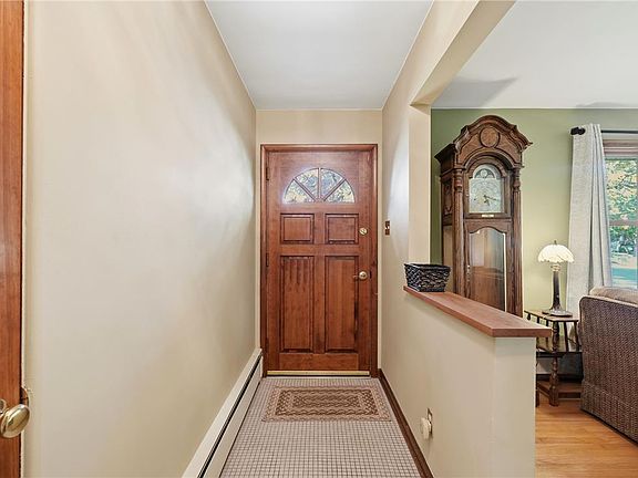 5th image of 865 Bridge St