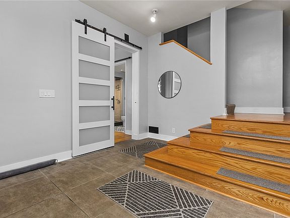 4th image of 803 Saint James St