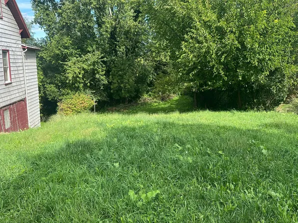 421 Earl Ave, New Kensington, PA 15068