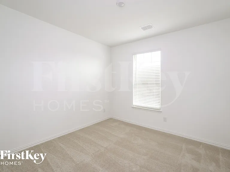 10049 Elkhorn Dr — Photo 12