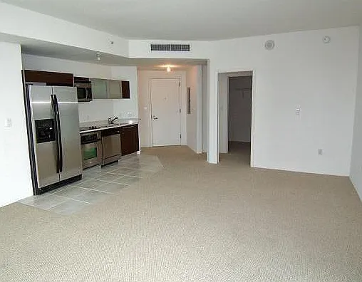 1900 N Bayshore Dr #18 — Photo 5