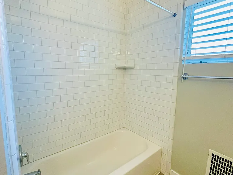 4518 Illinois St — Photo 9