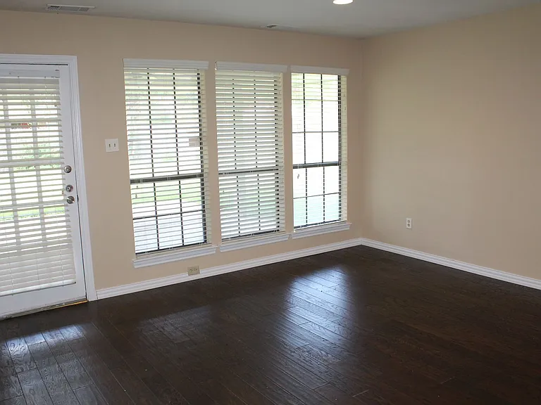 4037 Leon Dr — Photo 9