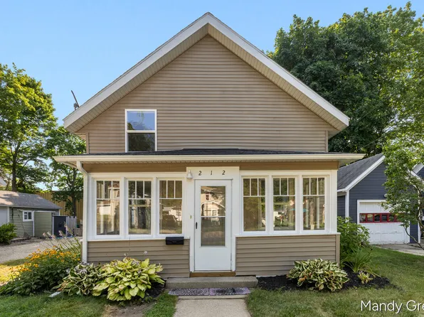 212 S Smith St, Greenville, MI 48838