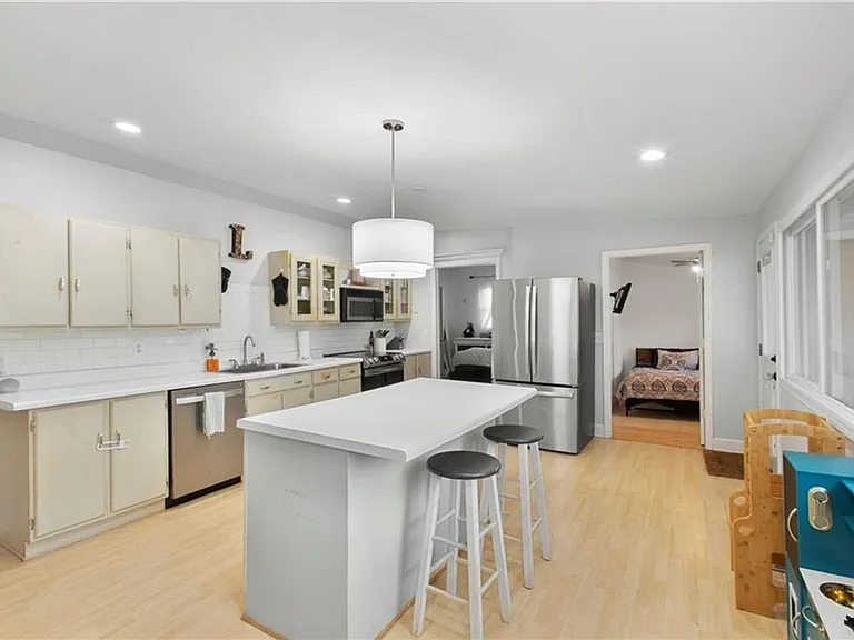 207 N 12th St — Photo 9