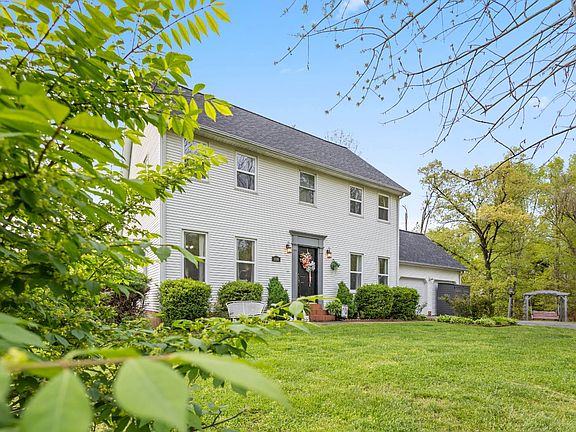 4th image of 1699 Country Club Ln