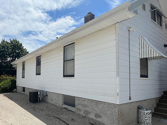 3rd image of 746 Arnold St