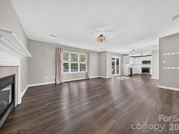 4th image of 1505 Hollythorne Dr